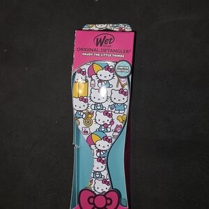 Hello Kitty Wet Brush with Multicolor Design
